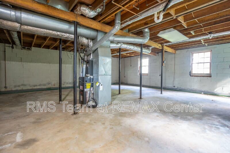 Snellville House: 1834 Dogwood Ct