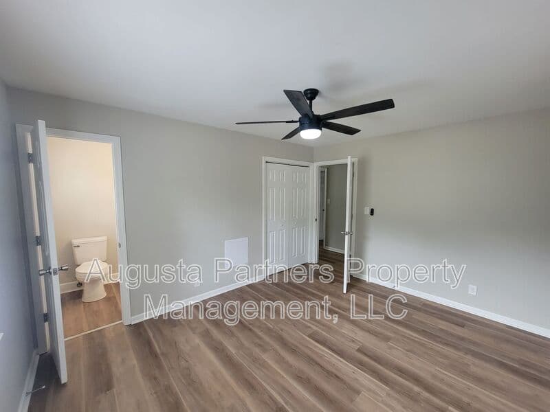 Augusta House: 323 Pineview Drive