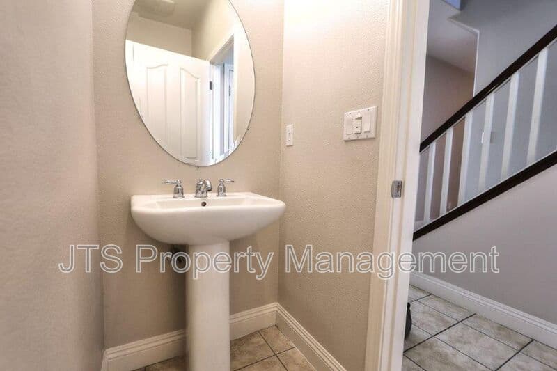 Sacramento House: 5424 Washoe Street