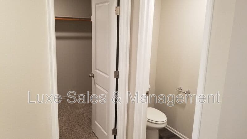 Bartlesville House: 3206 Roman Circle