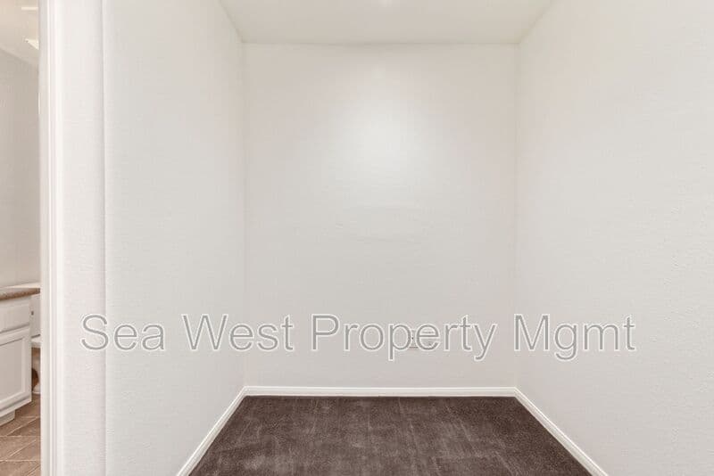 Oceanside Condo: 432 Edgehill Lane