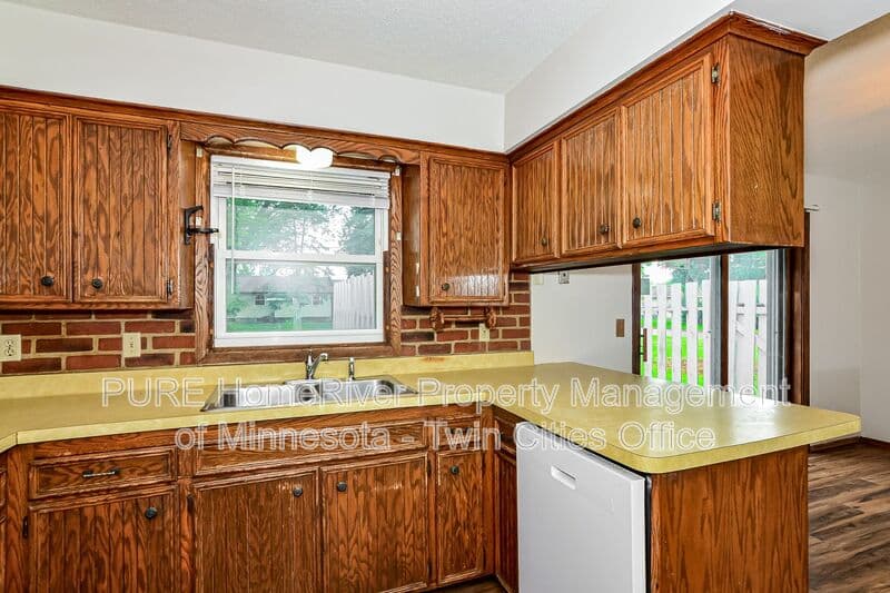 Brooklyn Park House: 7441 Major Ave N