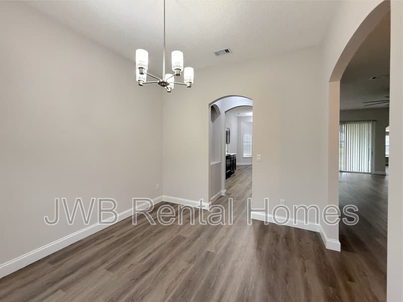 Saint Johns House: 557 Grand Parke Dr