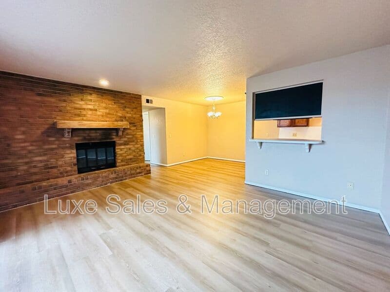 Oklahoma City Condo: 3200 W Britton Road