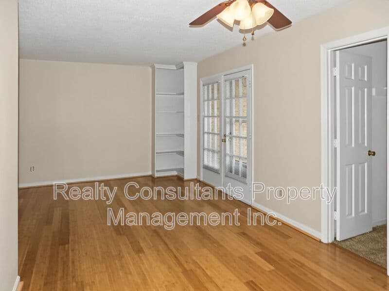 Greensboro House: 4610 Lawndale Drive