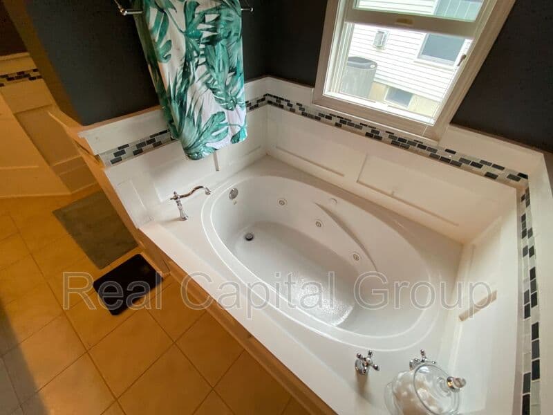 Loudonville House: 26 Cheshire Way