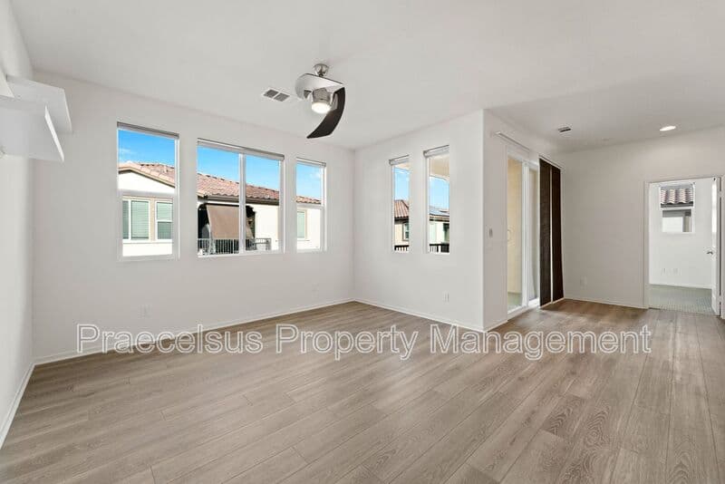 Chula Vista Townhome: 1710 Signature Pl