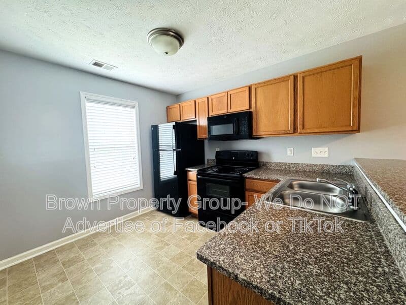 Fayetteville House: 3611-A Dornoch Dr
