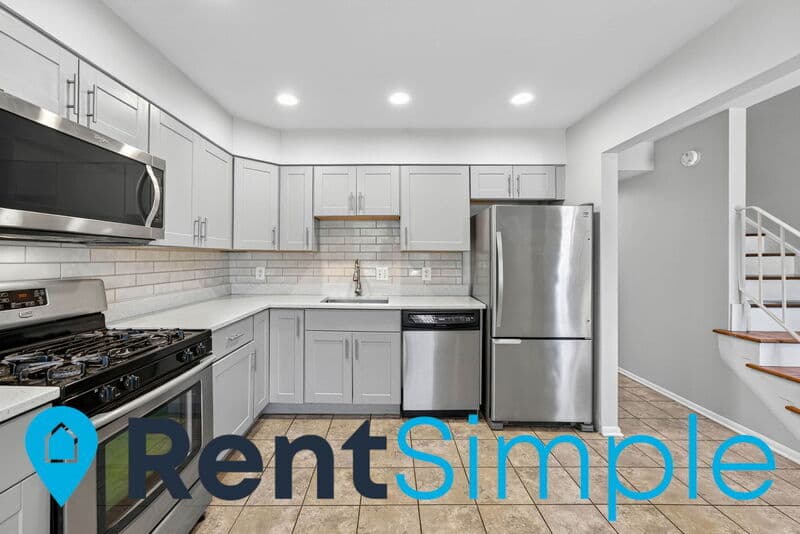 Woodbridge Townhome: 14828 Ensor Ct.