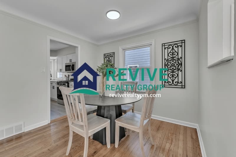 Garden City House: 31234 Barton Street
