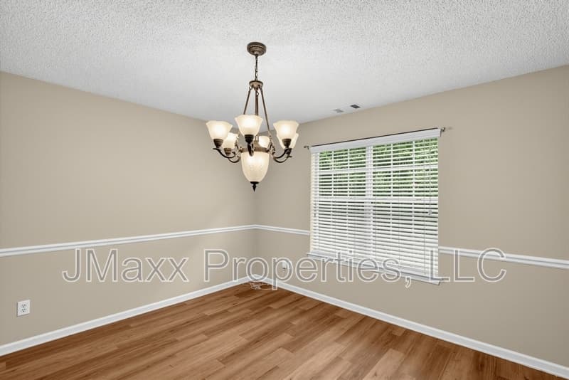 Lithonia House: 1560 Rogers Crossing Dr