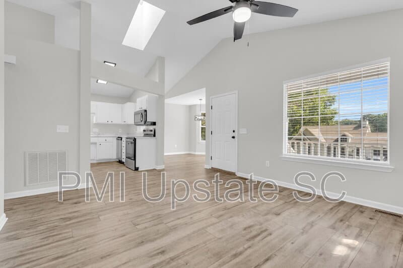 Simpsonville House: 244 Oak Valley Drive