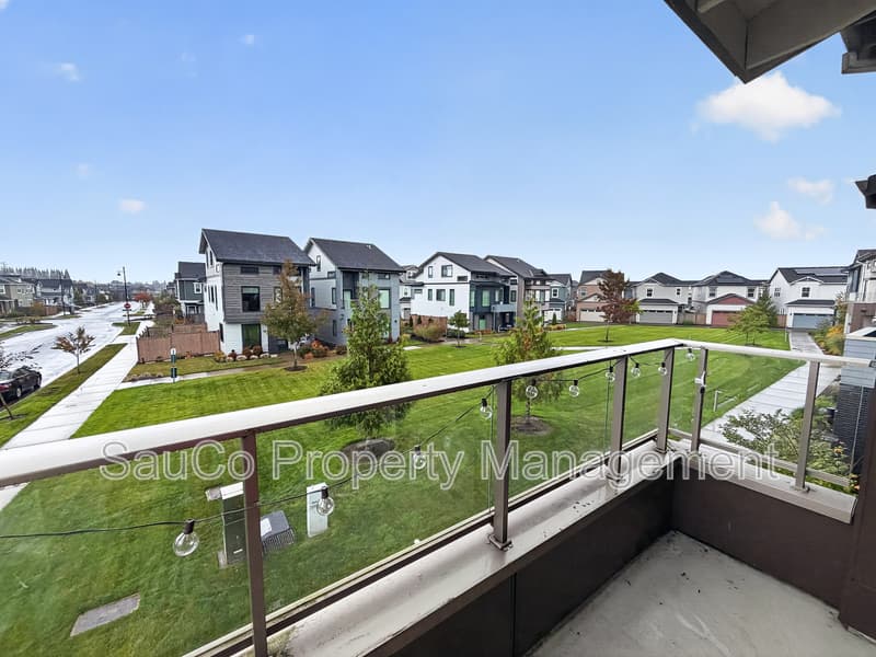 Hillsboro House: 6813 SE Cashmere Ln