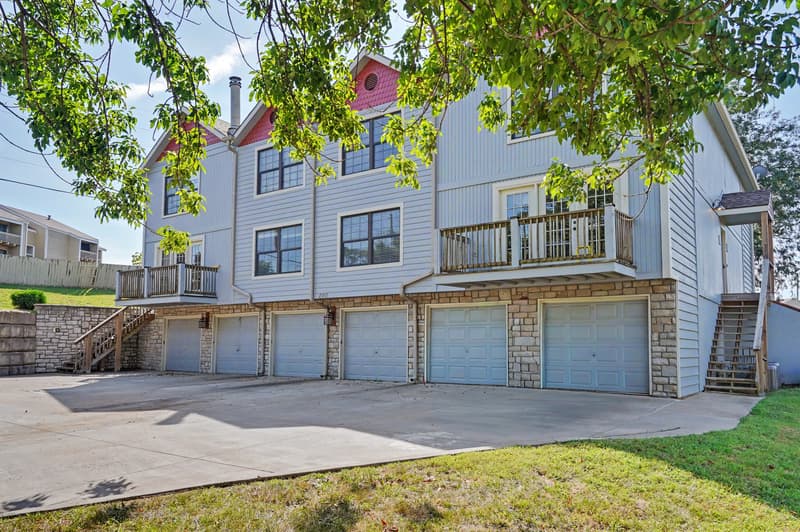 Lawrence Condo: 2901 University Drive - B
