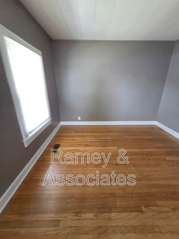 Louisville House: 3220 Grant Ave