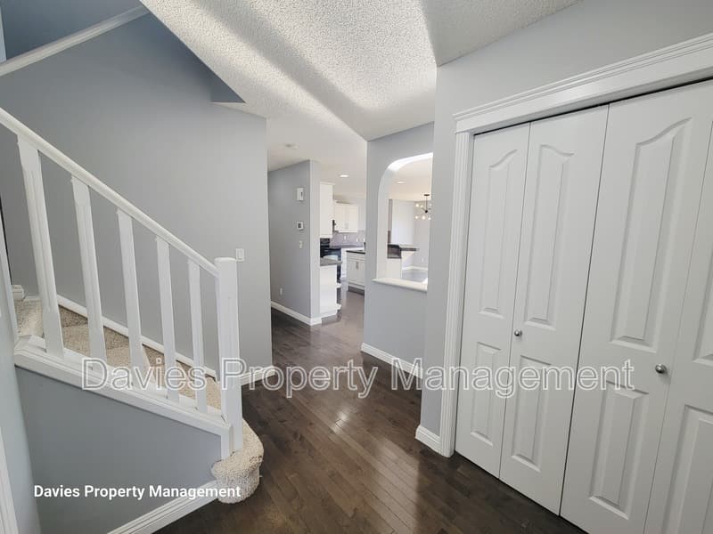 Edmonton House: 1020 118A Street SW