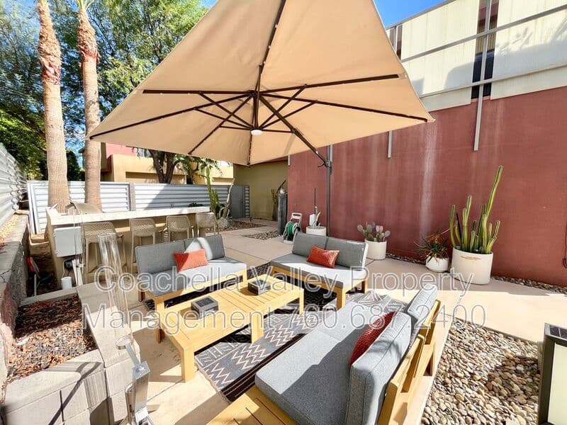 Palm Springs House: 353 Cheryl Dr