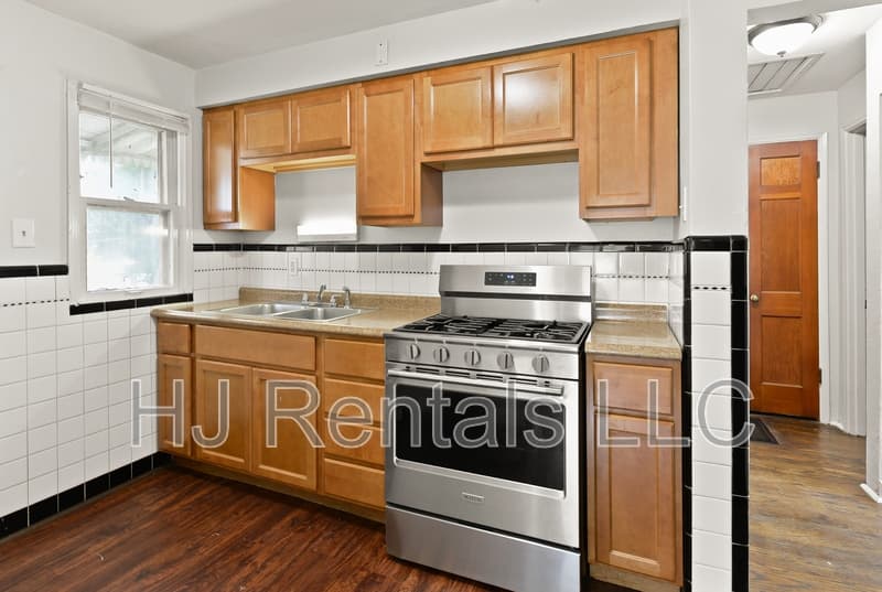 St. Louis House: 10139 Cabot Drive