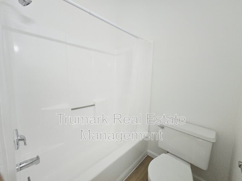 Glendale Townhome: 1122 E Elk Ave