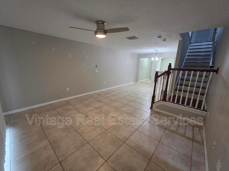 Tampa House: 8110 Silent Creek Dr