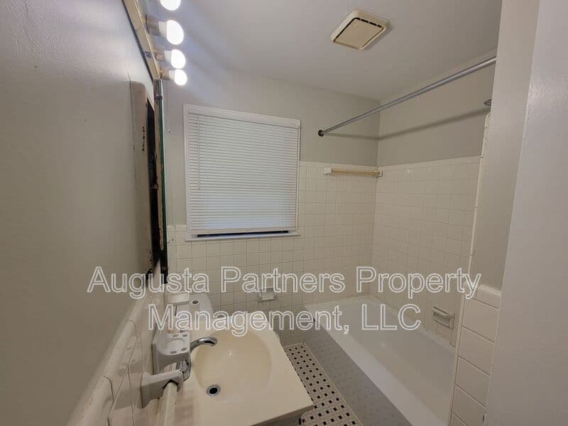 Augusta House: 2441 Dickey Rd