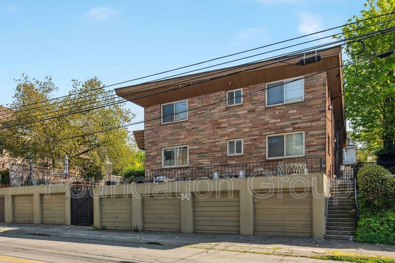 Seattle House: 116 12th Avenue E