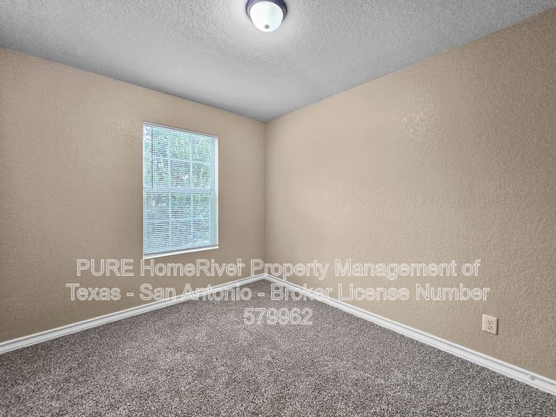 San Antonio House: 6322 Attucks Ln