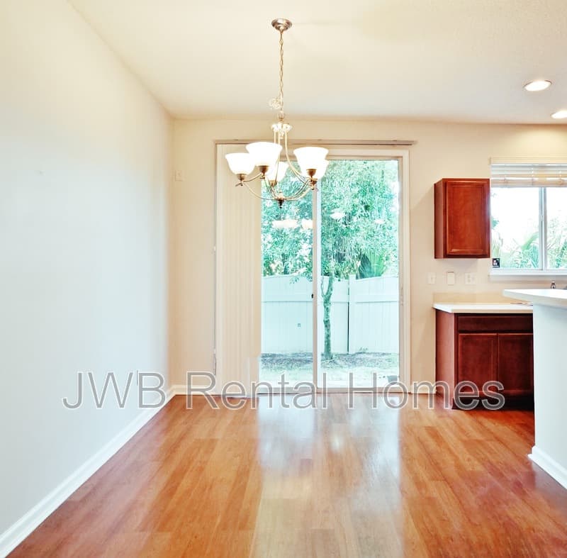 Jacksonville Townhome: 2394 Sunset Bluff Dr
