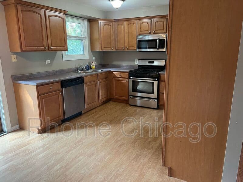 Carol Stream House: 564 Chippewa Trail