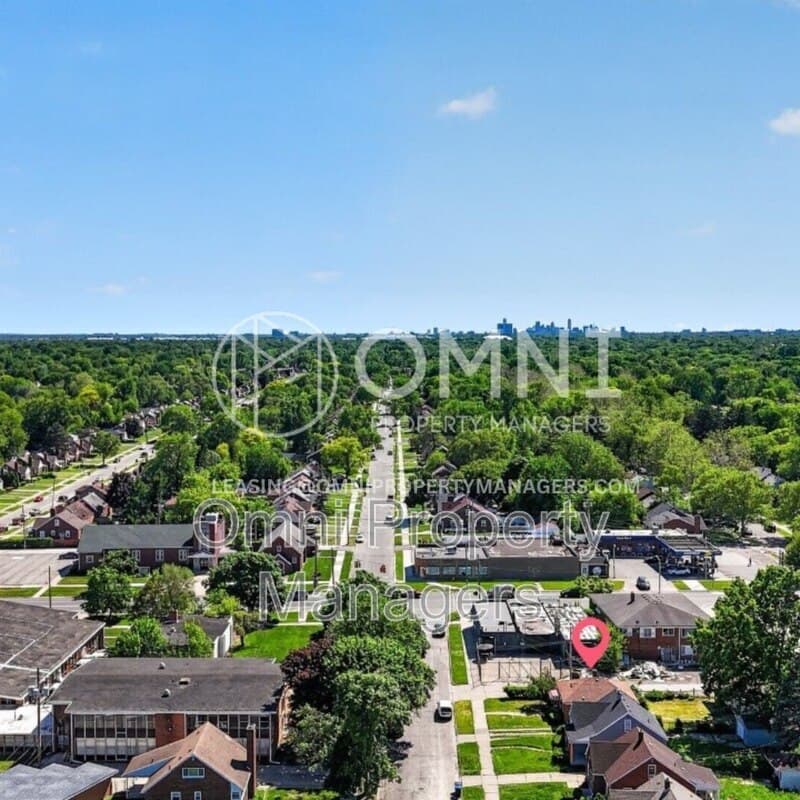 Detroit House: 11529 Roxbury St
