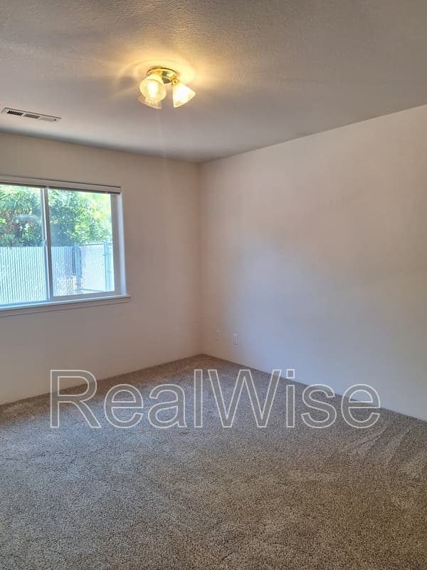 Medford Condo: 1221 Skeeters Ln
