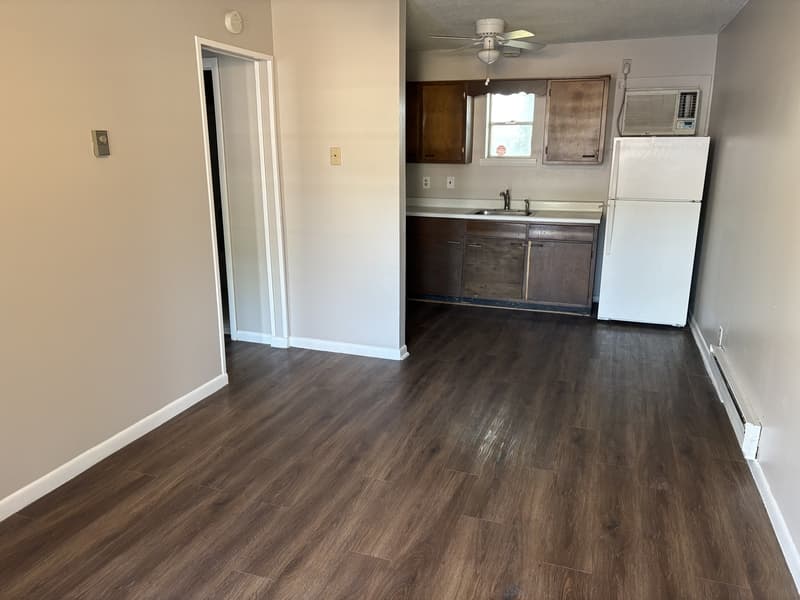 Collinsville Condo: 1502 W South St, D
