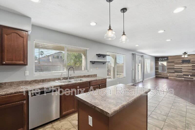 San Tan Valley House: 2669 W Quick Draw Way
