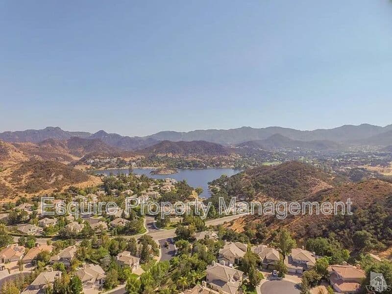 LAKE SHERWOOD House: 1674 BUSHGROVE CT