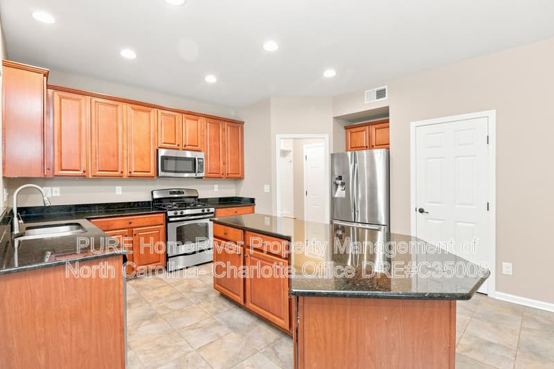 Waxhaw House: 3007 Fallondale Rd