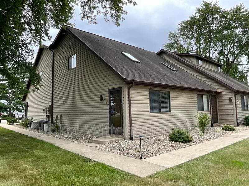 O'Fallon Condo: 435-5 Ponderosa Ave