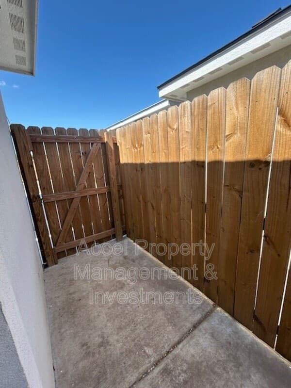 Alamo Condo: 1122 Country Club Drive