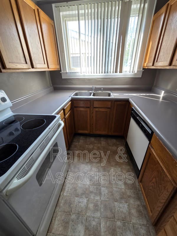 Louisville House: 3220 Grant Ave