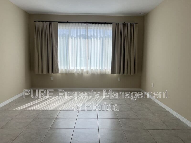 Ocala House: 10376 SW 99th Street