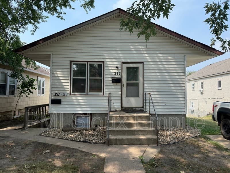 Sioux Falls Townhome: 211 N Fairfax Ave