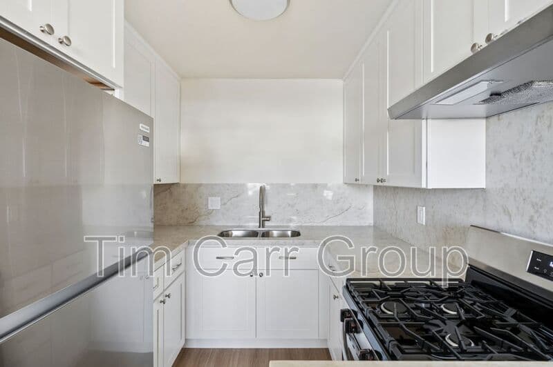 Costa Mesa Condo: 121 E Bay St