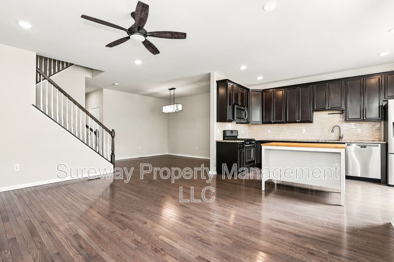 Hamilton Townhome: 9 Flagger Lane