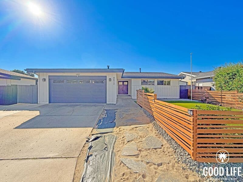 Santee House: 8617 Carlton Oaks Dr