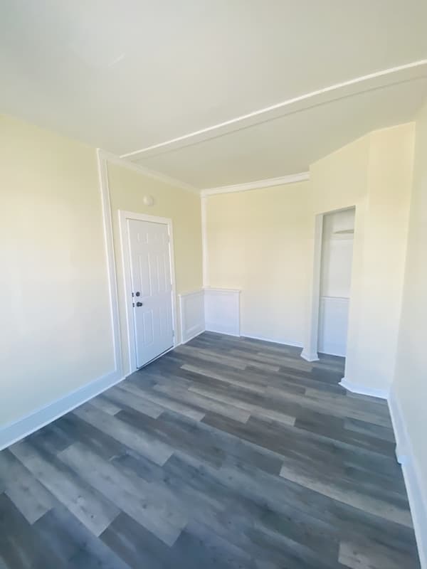 York House: 144 West Jackson Street - D