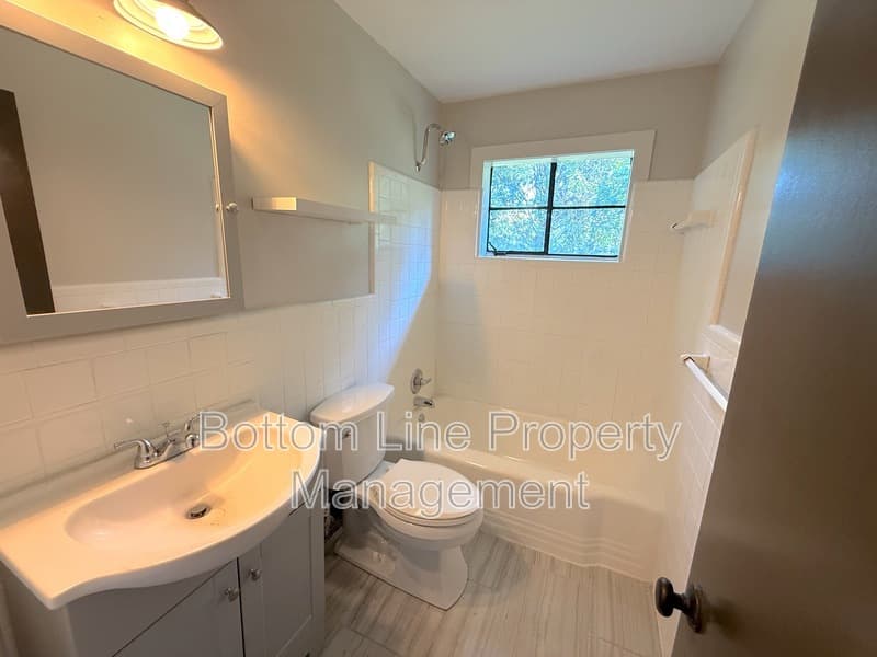 Charlotte Condo: 1945 Woodcrest Ave
