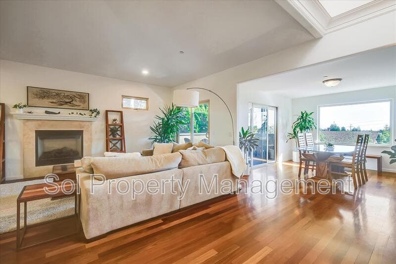 Santa Cruz House: 3370 Houts Drive