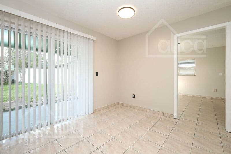 Orlando House: 3810 Cedarwaxwing Ave