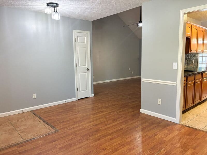 Rincon House: 105 E 9th St