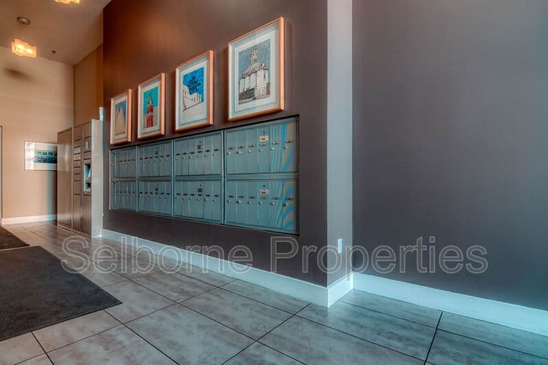 Oakland House: 1401 Jackson Street