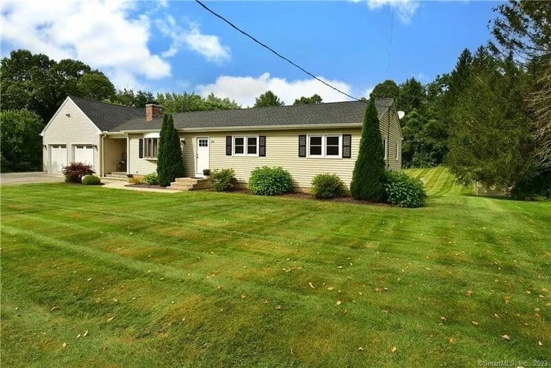 Enfield House: 281 Abbe Rd